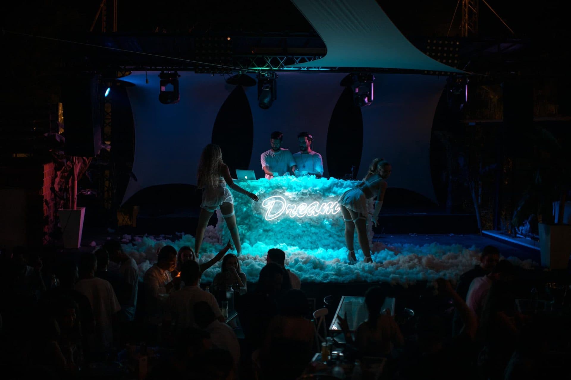 Golf Bräu — Biergarten · Nightlife · Scène